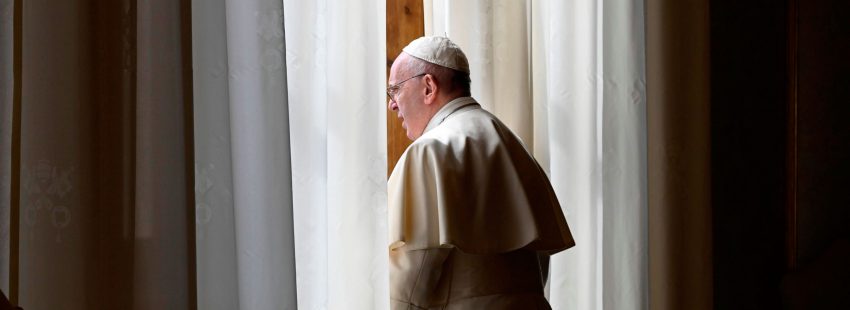 El papa Francisco, tras rezar el Regina Coeli