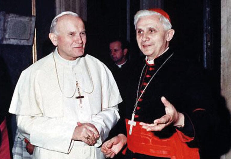 8 de abril de 2005, cuando Ratzinger presidió el funeral de Juan Pablo II