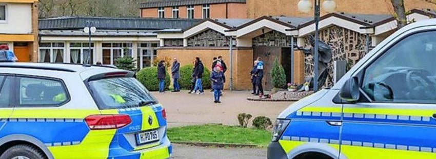 Multado un sacerdote en Alemania por celebrar un rosario con 40 fieles en su parroquia pese a la