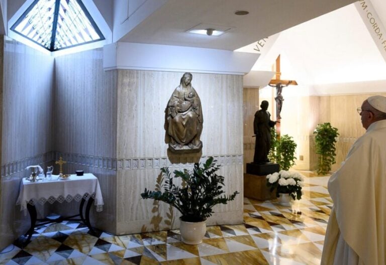 El homenaje del Papa a los sacerdotes y médicos muertos por coronavirus: “Son los pastores del