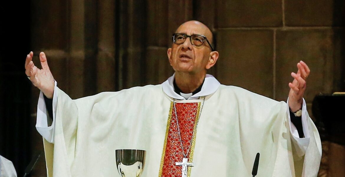 El arzobispo de Barcelona y presidente de la Conferencia Episcopal Española, el cardenal Juan José Omella. EFE