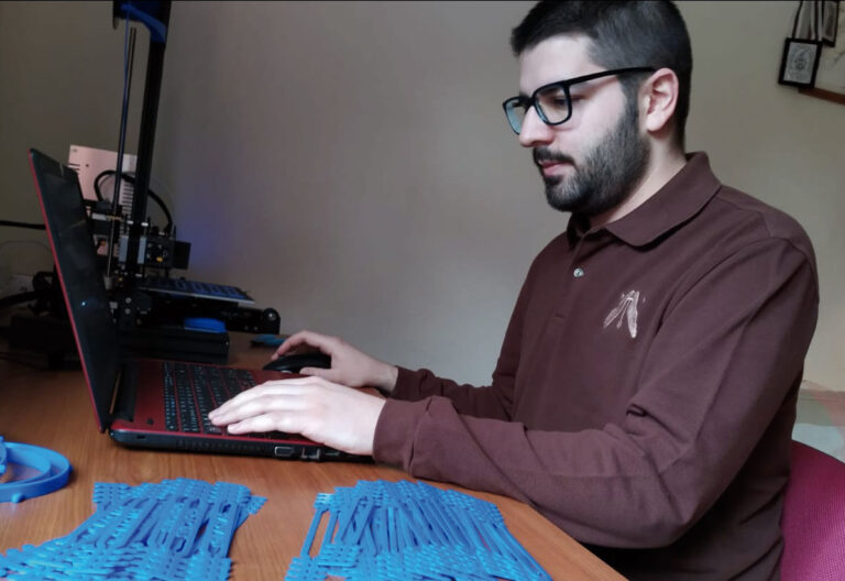 Daniel Lomas ha creado ‘salvaorejas’