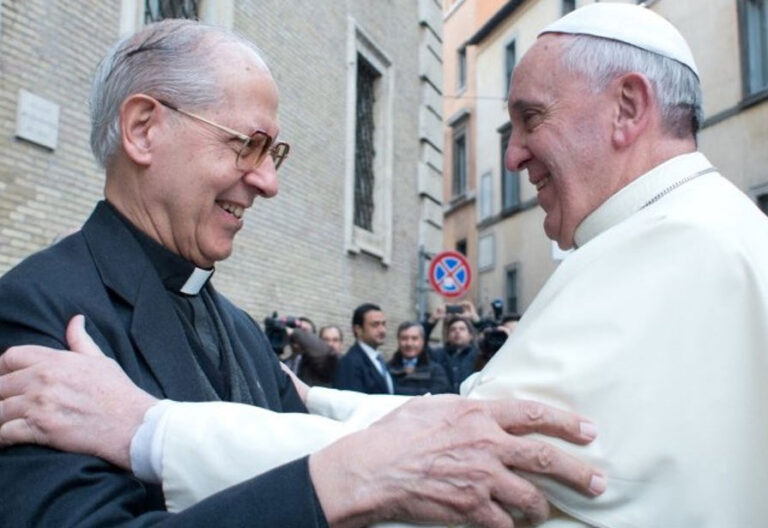 Adolfo Nicolás con el papa Francisco