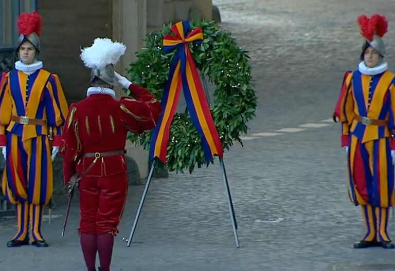 La Guardia Suiza celebra su fiesta sin el juramento de nuevos reclutas por el coronavirus