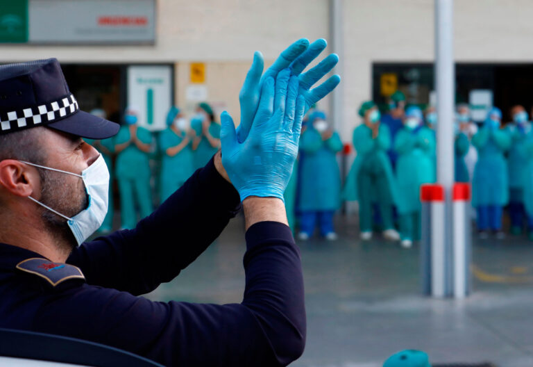 aplausos solidarios a los sanitarios, coronavirus