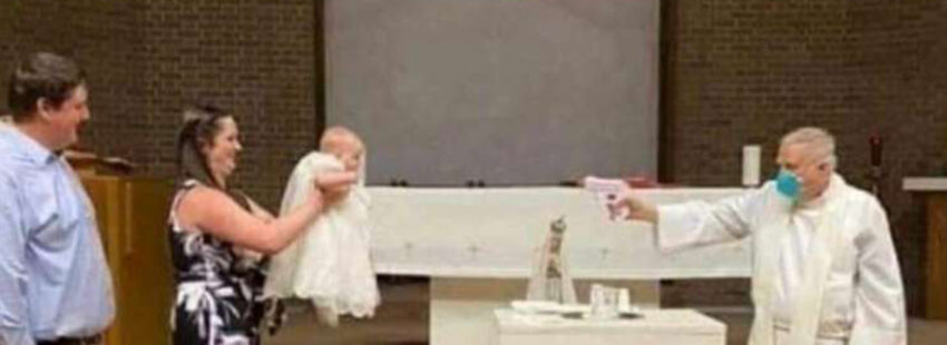 El sacerdote que ‘bautizó’ a un niño con una pistola de agua: “Solo fue una broma”