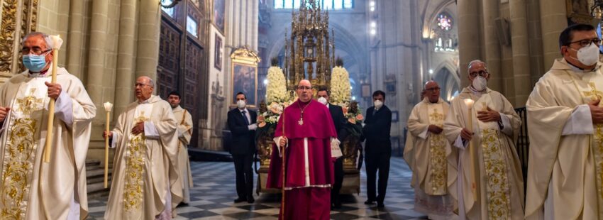 Toledo vive Corpus 'excepcional' y Custodia de Arfe sÛlo pasea por catedral