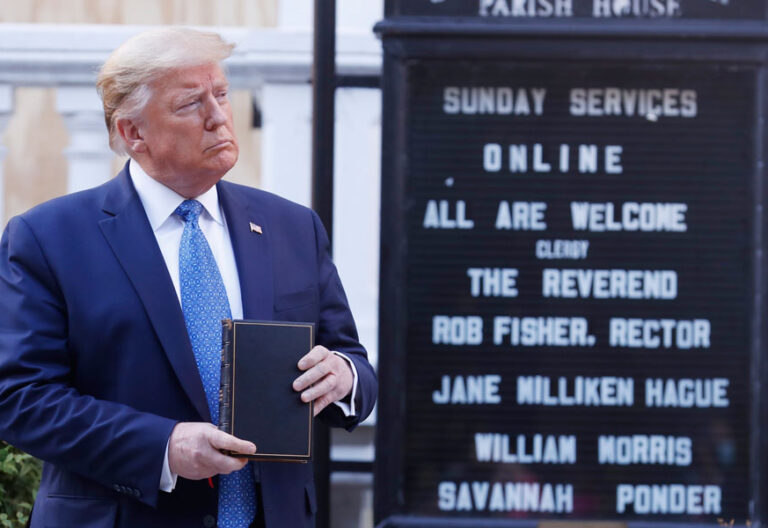 Trump-con-biblia