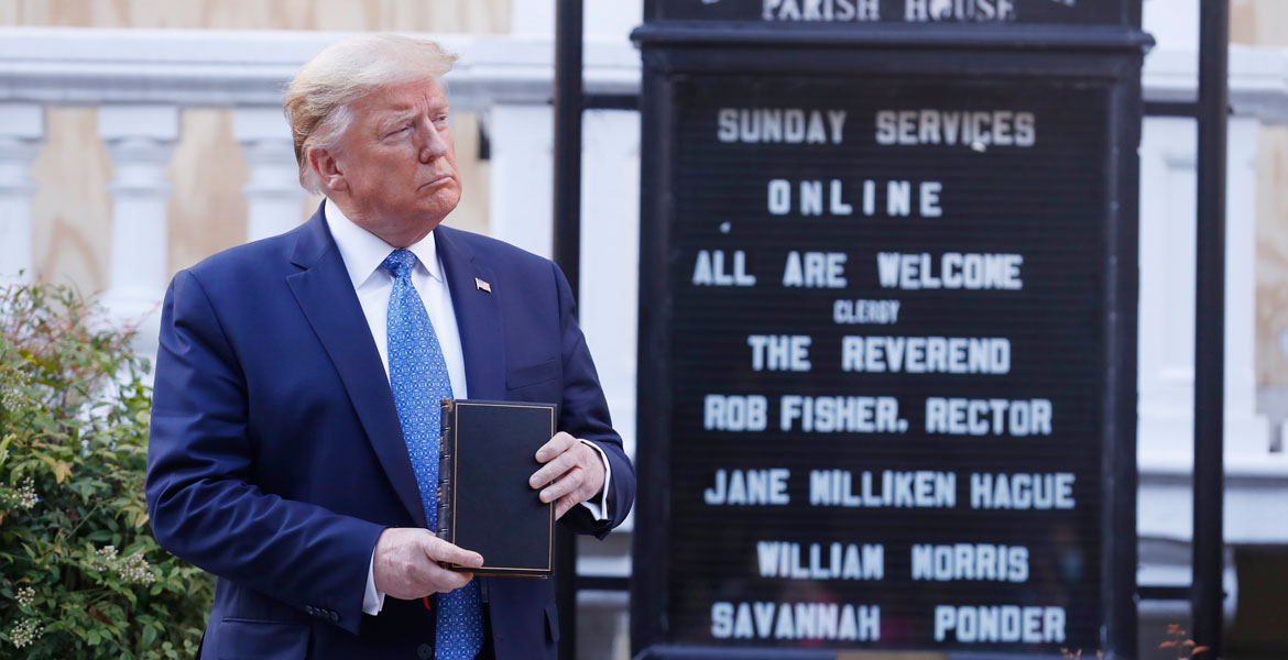 Trump-con-biblia