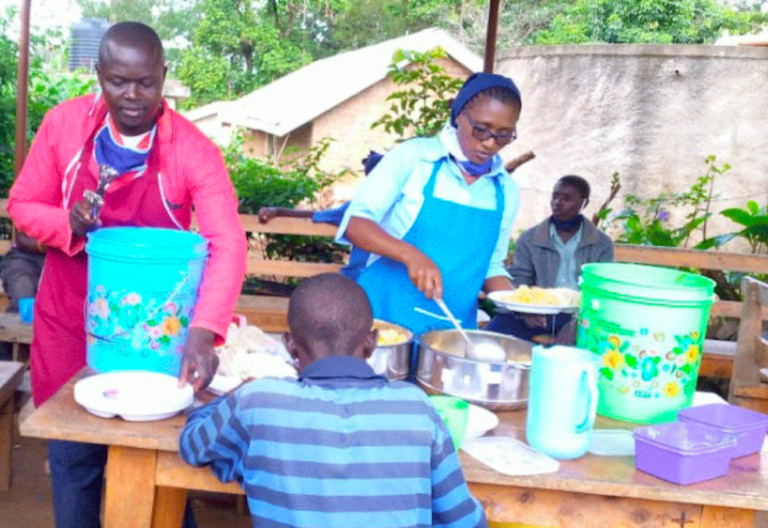 Winnie Mutuku, la ‘supermonja’ de Kenia contra el Covid-19