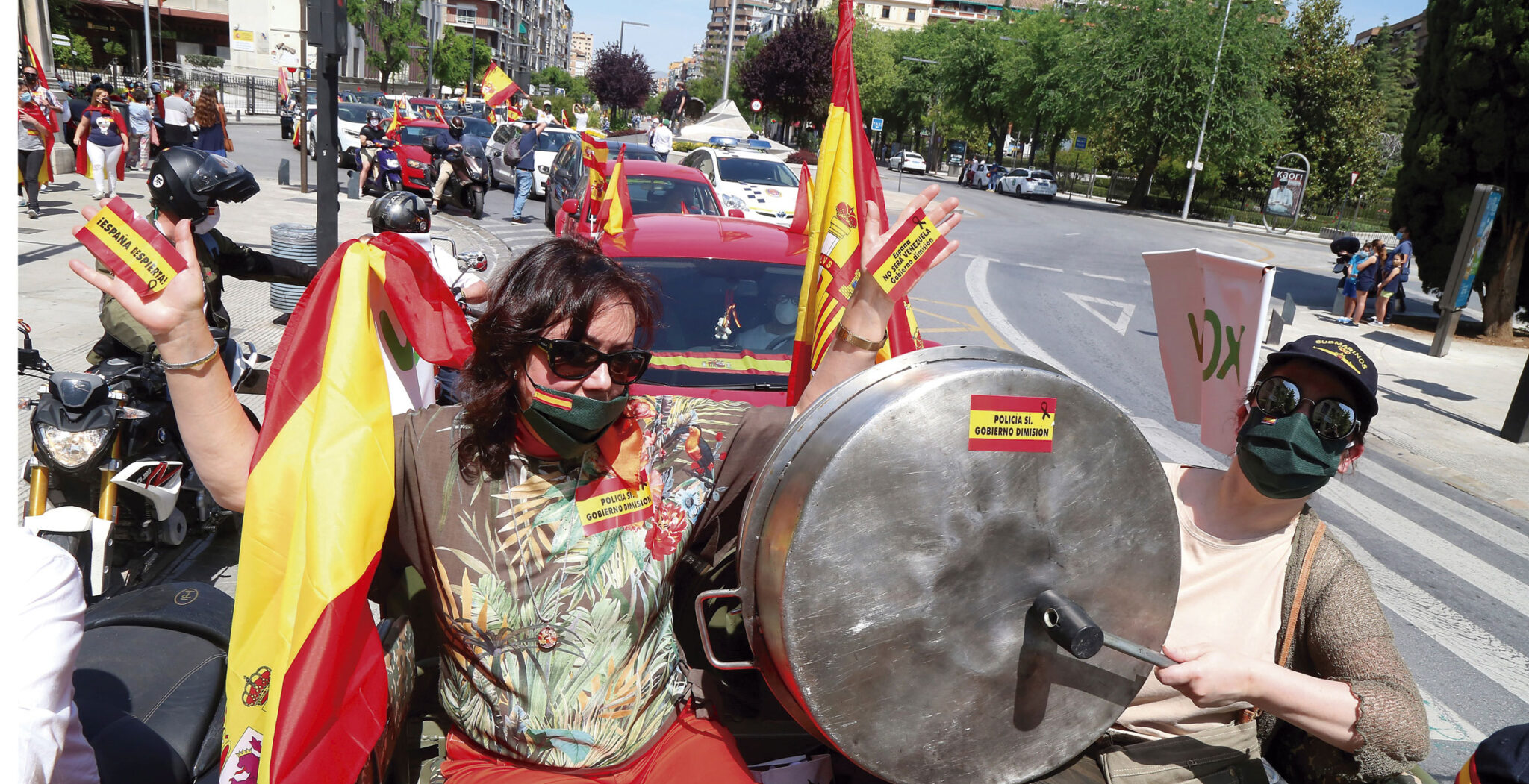 caceroladas, protestas contra el Gobierno por la crisis del coronavirus. Madrid