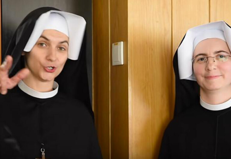 Unas monjas polacas afrontan el coronavirus a ritmo de rap