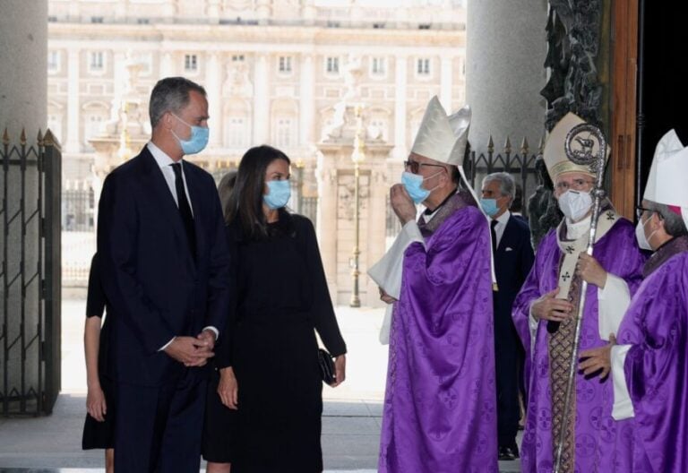 Osoro y Argüello representarán a la Iglesia en el primer ‘funeral’ de Estado laico de la