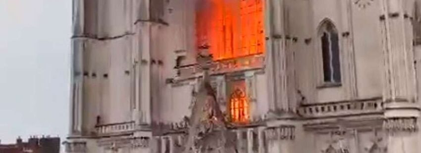 La catedral de Nantes, pasto de las llamas