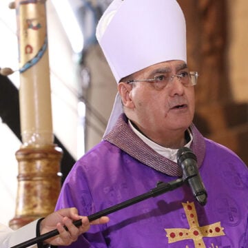 Granada felicita a un convaleciente Gil Tamayo por sus siete años en la diócesis