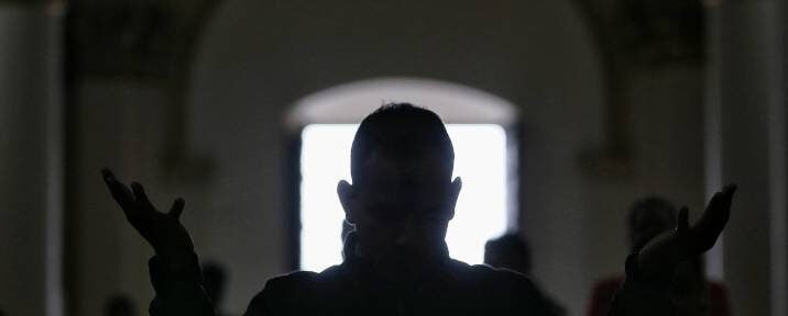 Condenan a seis años y medio de cárcel a un obispo australiano por abusar de dos jóvenes