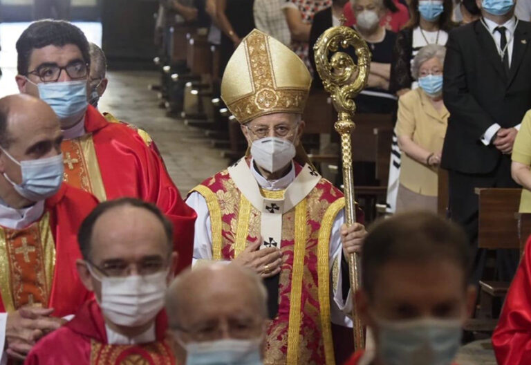 El duelo de diez obispos en los funerales del coronavirus: “Ni confinados por el miedo, ni