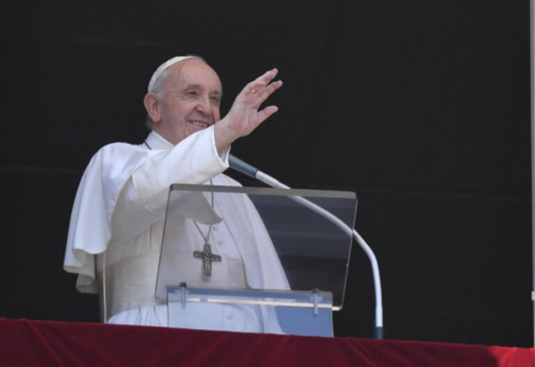 El papa Francisco en el ángelus del Día de Todos los Santos: “Las Bienaventuranzas son el