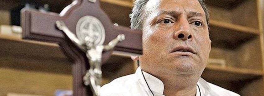 En México, el obispo de Apatzingán suspende del ministerio al famoso “padre Goyo”