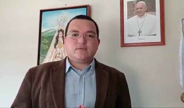 Falso Movimiento Católico Venezolano defiende a sacerdote jesuita que calificó de bioterroristas