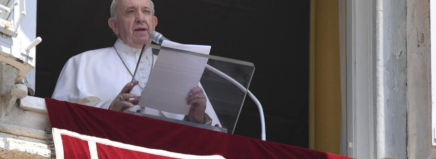 Francisco en el ángelus: “Es mejor una Iglesia accidentada por salir a anunciar el evangelio que