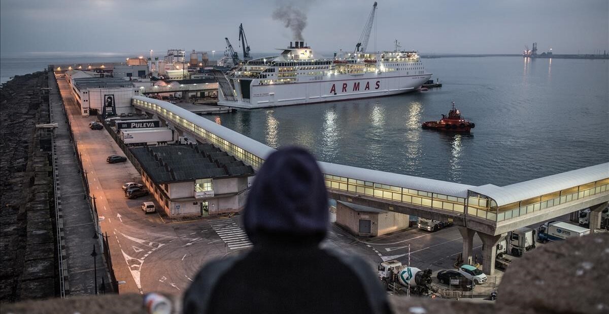 Ferry Que Todos Los Menores Calle Melilla Quieren Subir 