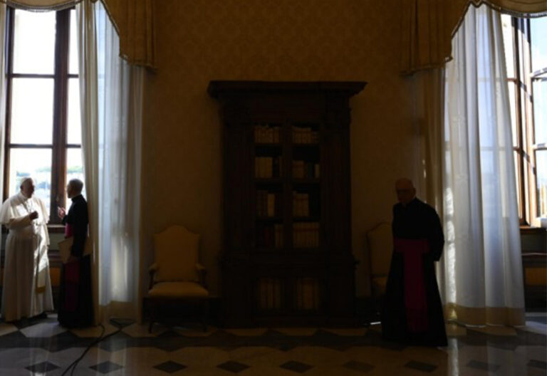 “¿Por qué me haces esto?”: así fue la última audiencia del papa Francisco y el cardenal