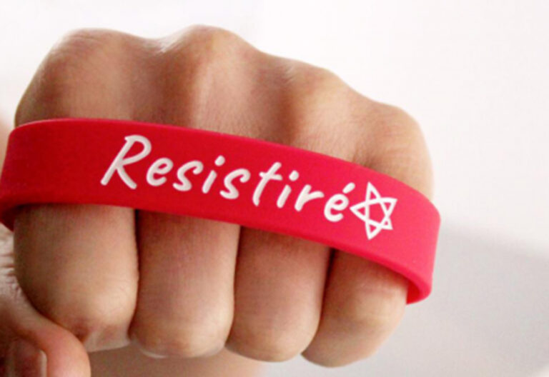 La pulsera ‘Resistiré’ hace que Cáritas pueda seguir colaborando con las víctimas del