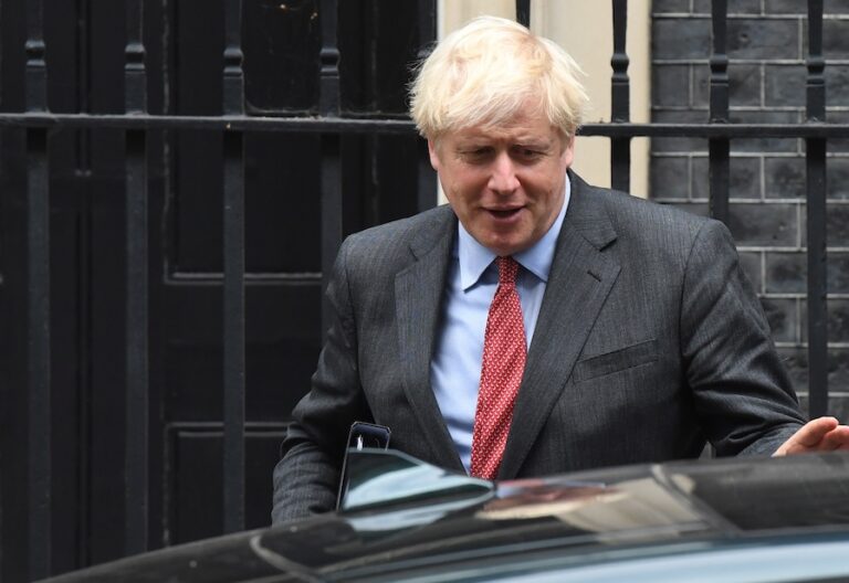 Los obispos de Reino Unido desafían el cierre de iglesias decretado por Boris Johnson