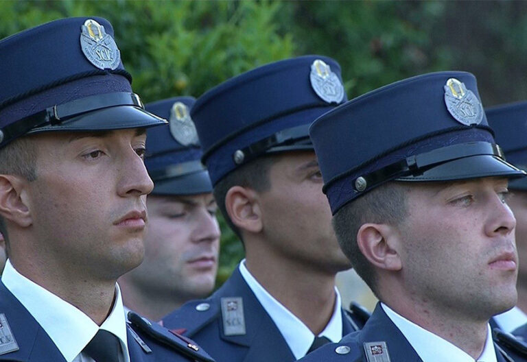 El papa Francisco propone a los gendarmes del Vaticano el “camino del servicio”