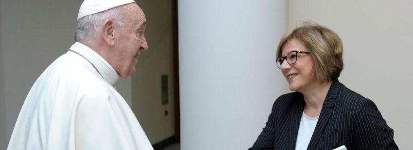 Eva Fernández: “El Papa tiene carrete para rato. Este Pontificado no está acabado”