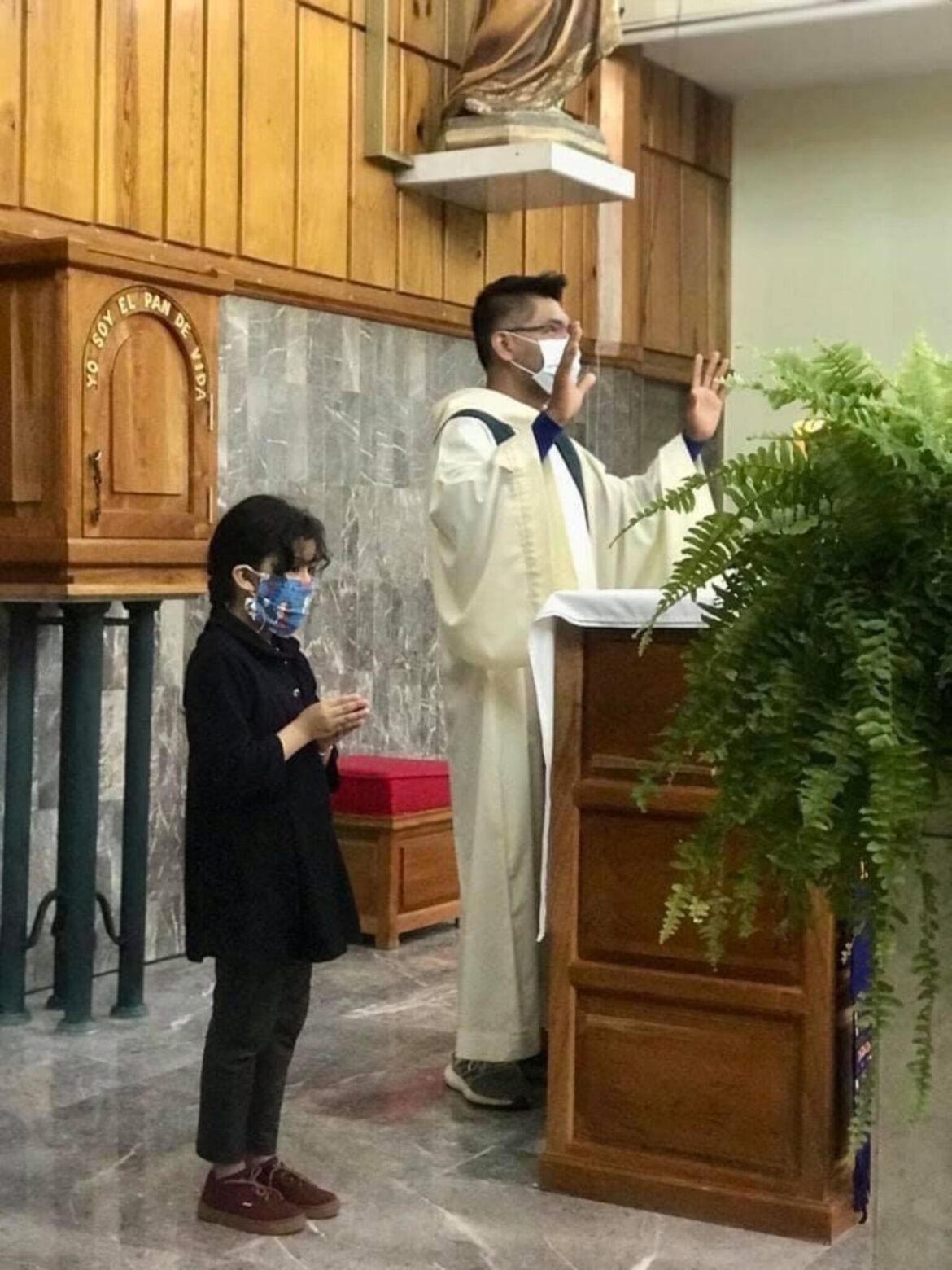 Padre Ramiro Imparte Misa Scaled