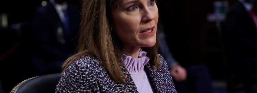 Puesta de largo de la jueza de Trump: afirma creer en la oración pero evita pronunciarse sobre el