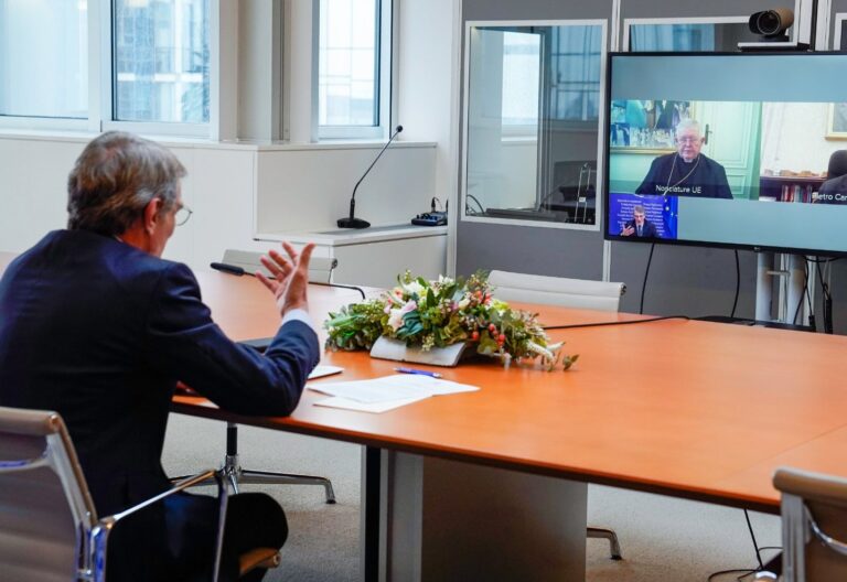El diálogo interreligioso, en la reunión entre el presidente del Parlamento Europeo y el cardenal