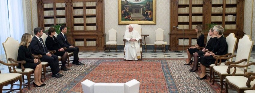 Los dos poemas que el papa Francisco le ha dedicado a Pedro Sánchez