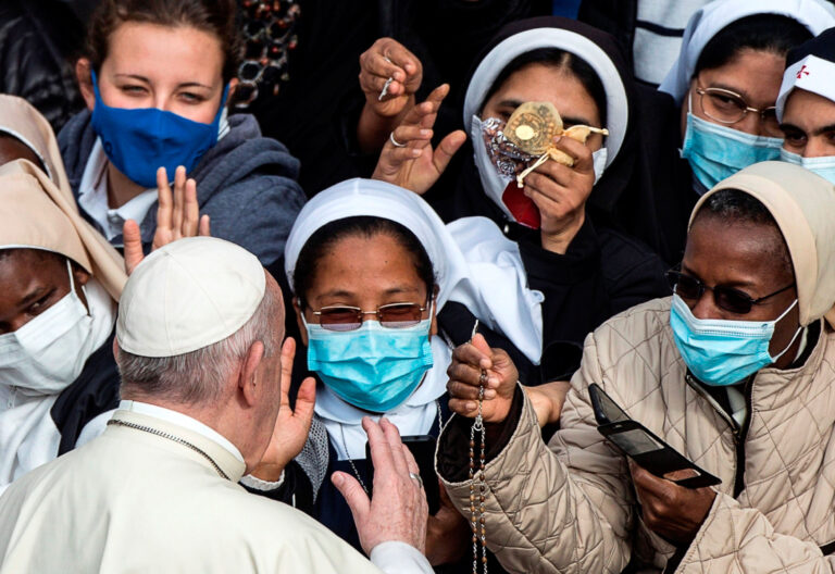 El papa Francisco muestra su agradecimiento a las mujeres por ser las “protagonistas” de su