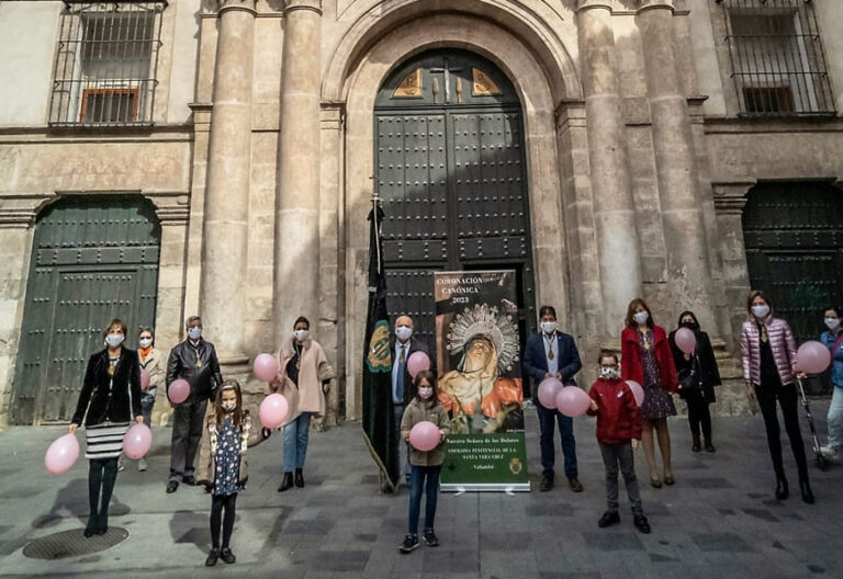 Cofradía Vera Cruz Valladolid día cáncer de mama