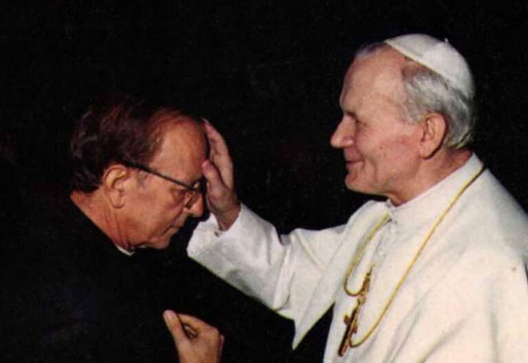 El cardenal Dziwisz asegura que Juan Pablo II no conocía la denuncias de abusos que había contra