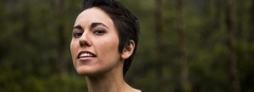 Gina Chávez: así es la católica ‘queer’ que opta a un Grammy Latino