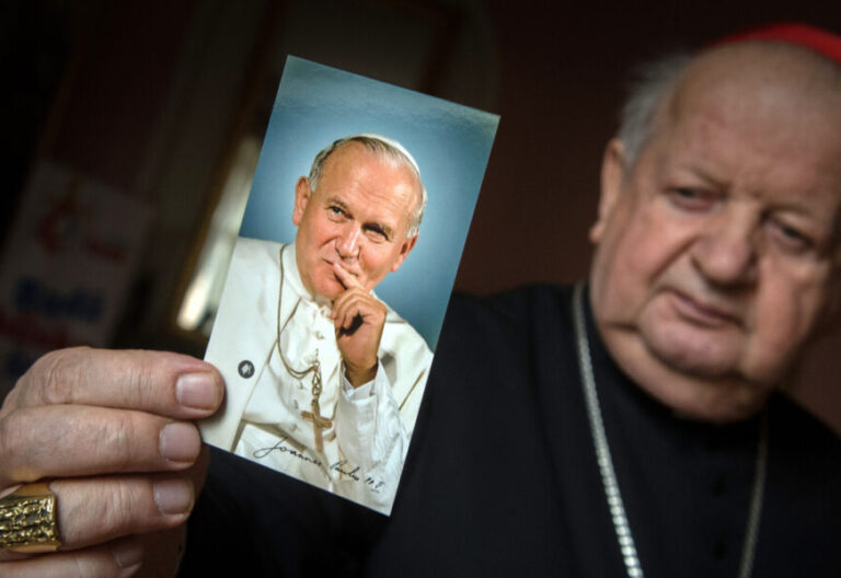 El secretario de Juan Pablo II, Stanislaw Dziwisz, en el punto de mira tras el informe McCarrick