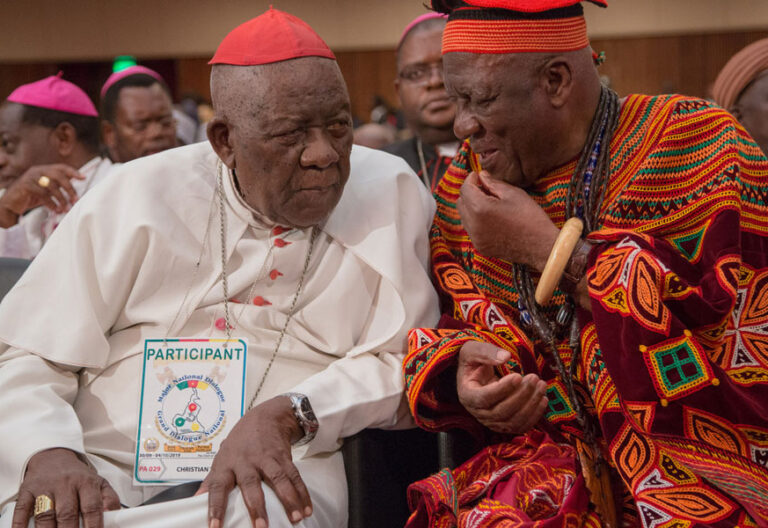 Christian Tumi cardenal Camerún