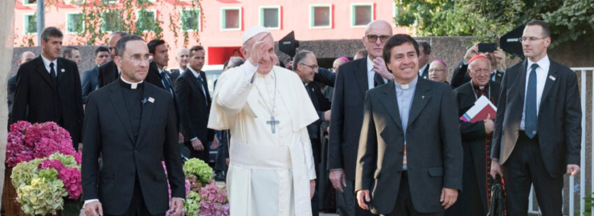 El papa Francisco saluda al Santuario del Padre Hurtado en Chile para dar “esperanza a los que