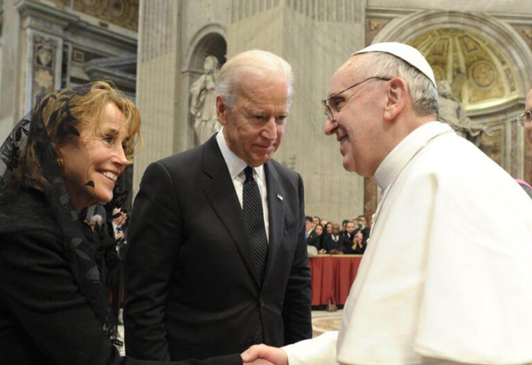 El mensaje de Pascua de Biden: “Comparto con el Papa que vacunarse es una obligación moral”