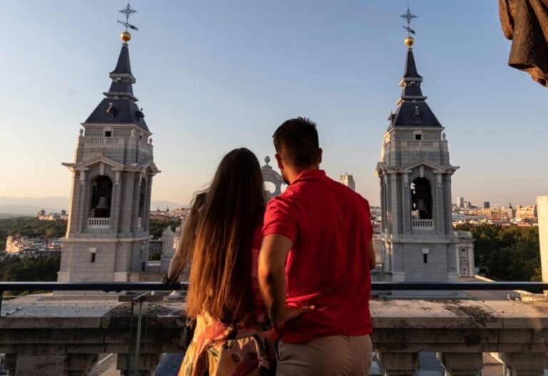 ‘Por ellas tocan las campanas’: el homenaje de las iglesias de Madrid a las víctimas de la