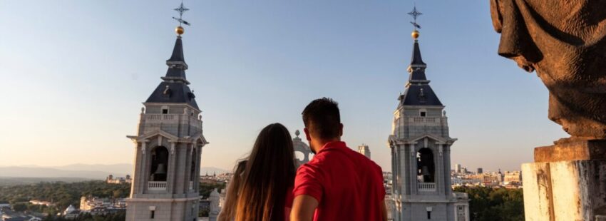 ‘Por ellas tocan las campanas’: el homenaje de las iglesias de Madrid a las víctimas de la