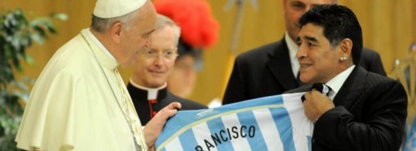 Maradona (dios) ha muerto… y el Papa reza por él