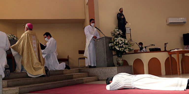 Chile: nuevos sacerdotes para tiempos complejos y controvertidos