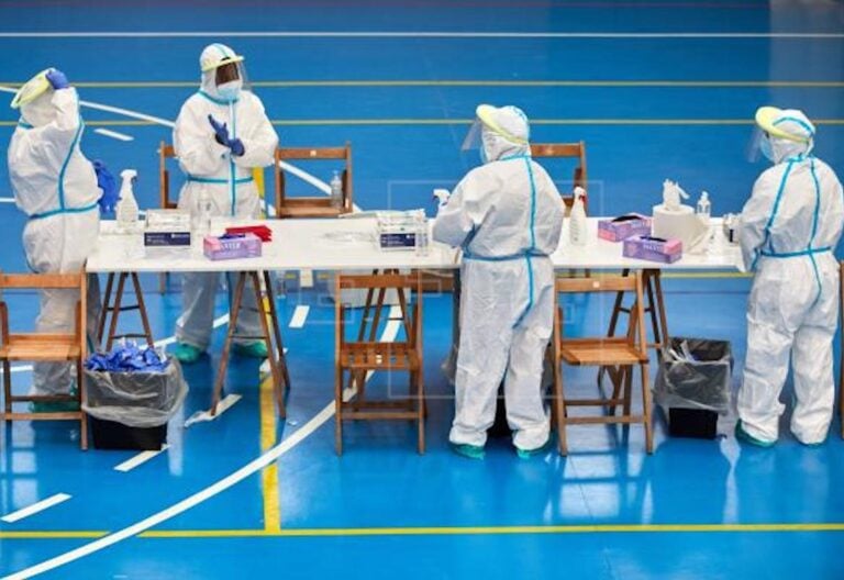 Francisco bendice a la ciudad de Roma con 4.000 pruebas PCR para indigentes