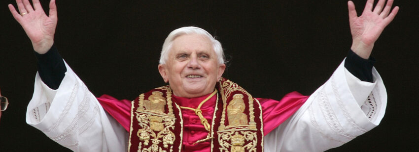 Así se presentó Benedicto XVI al mundo: “Soy un humilde trabajador en la viña del Señor”