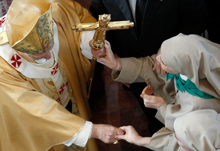 Benedicto XVI: así fue su relación con la Vida Religiosa